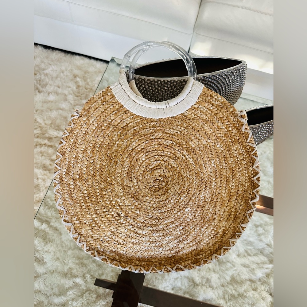 Marabelle Womens Beige White Double Handle Snap Top Round Raffia Handbag